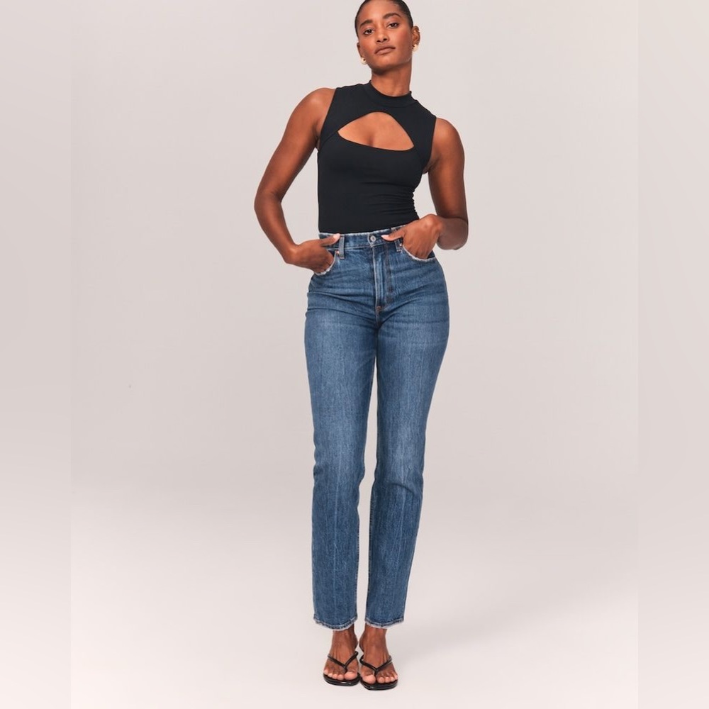 Abercrombie and Fitch Curve Love Ultra High Rise 90s Straight Jean 25/0R